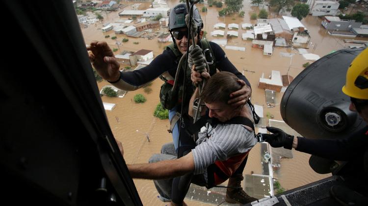 Em algumas cidades do Rio Grande do Sul, como Canoas, o resgate só é possível por helicópteros