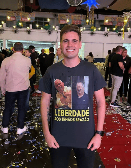 Kaio Brazão Filho lançou a candidaduta com camiseta "liberdade aos irmãos Brazão"