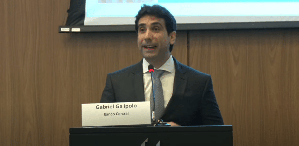 Após falas duras sobre juros, Galípolo diz amenidades: 'cabelo desarrumado'