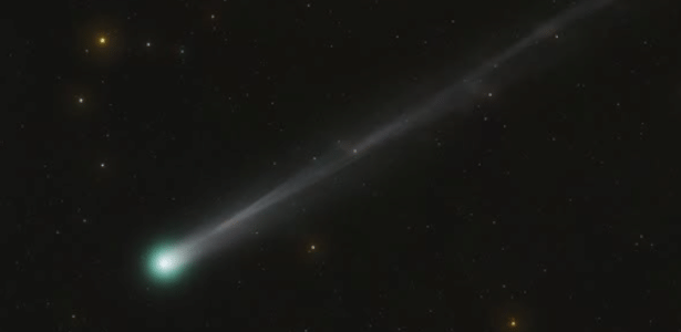 Cometa verde raro passará pela Terra no Halloween e será visível no Brasil
