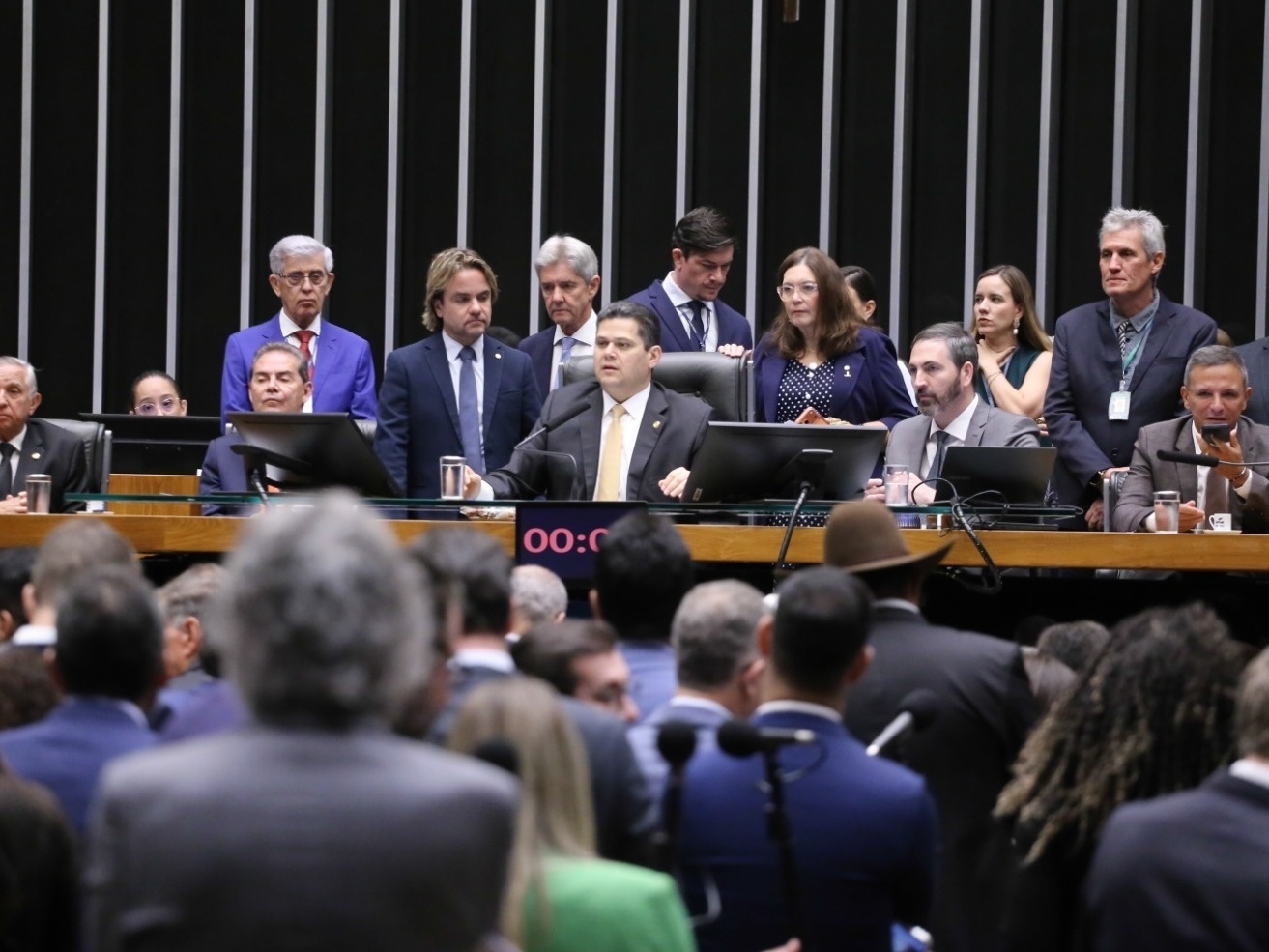 Câmara Anula Veto de Lula e Reabre Debate sobre Pena de Bolsonaro