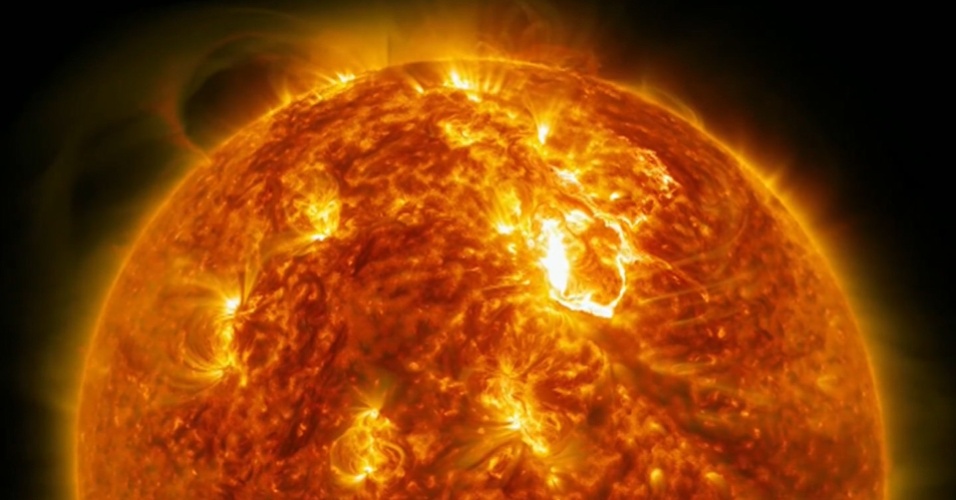 Quanto tempo dura uma volta completa do Sol ao redor dele mesmo