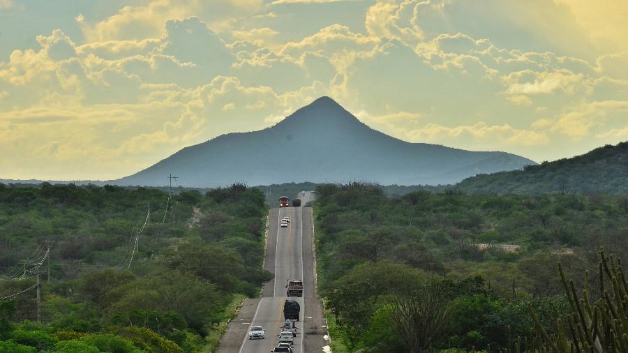 30.abr.2018 - Pico Cabugi, em Angicos (RN), vulcão extinto que é tido por alguns historiadores como ponto de descoberta do Brasil pelos portugueses