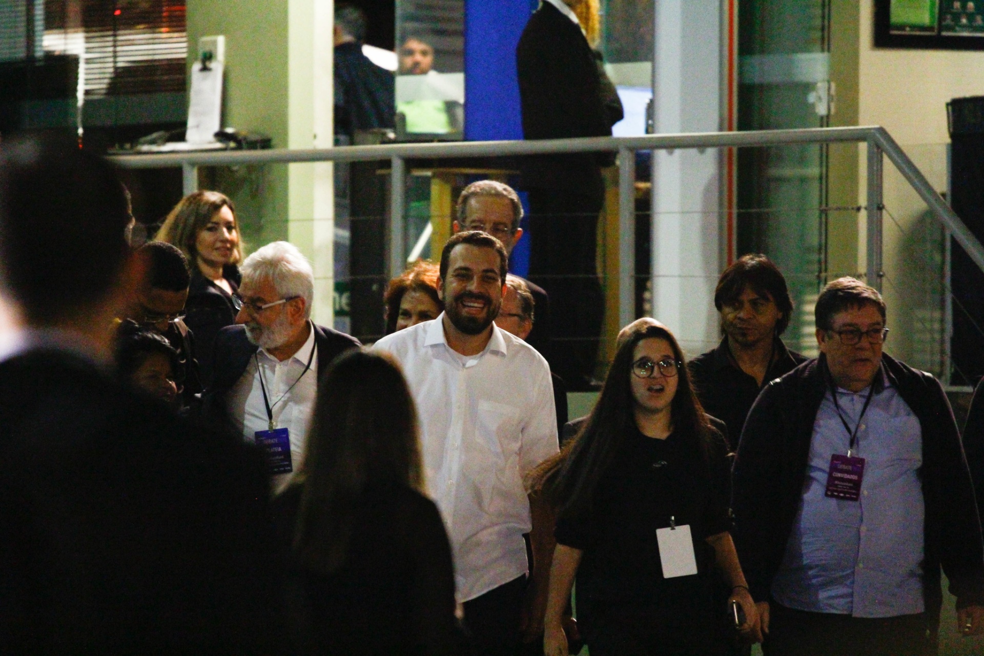 9.ago.2018 - O candidato pelo PSOL, Guilherme Boulos, chega a emissora para o debate. Acontece na noite de quinta-feira (09), o primeiro debate com candidatos à Presidência da República, na Band, TV do grupo Bandeirantes, localizado no Morumbi, zona sul da capital paulista - Aloisio Mauricio/Agência O Globo
