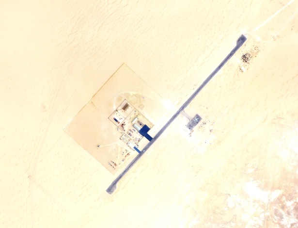 Imagem de satélite mostra aeroporto em Dirkou, no Níger, onde a CIA supostamente decola seus drones - Planet Labs via The New York Times