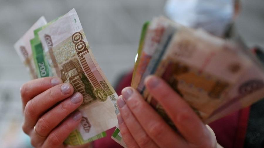 As reservas internacionais da Rússia poderiam ser usadas para ajudar a sustentar o rublo por um tempo considerável - Reuters