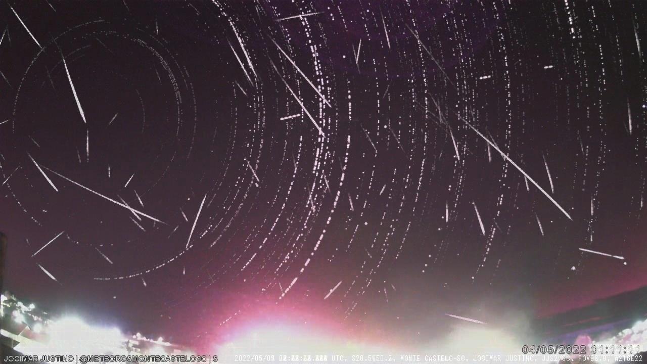 Eta Aquáridas: récord de lluvia de meteoros del cometa Halley en Monte Castelo, Santa Catarina - Jocimar Justino