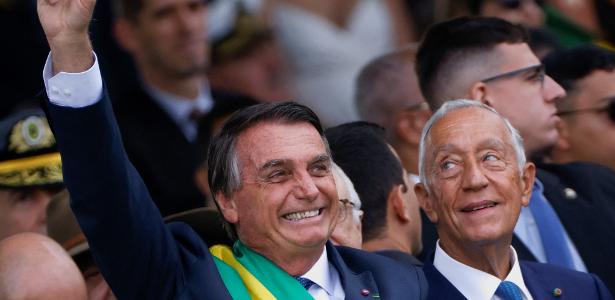 Marcelo Rebelo, presidente de Portugal, ao lado de Jair Bolsonaro, no 7 de Setembro