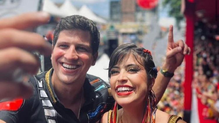 João Campos com a namorada Tabata Amaral no Carnaval