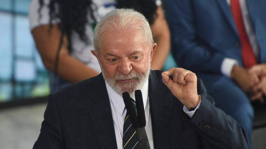 O presidente Lula viu sua popularidade cair com o aumento do preço dos alimentos