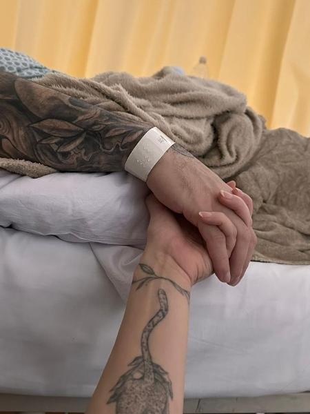 Depois de quase um mês internado, Vinícius recebeu alta e voltou para casa