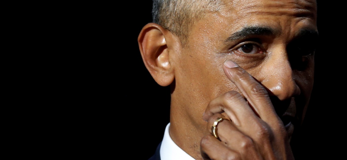 10.jan.2017 - Barack Obama enxuga uma lágrima durante seu último discurso como presidente dos EUA, em Chicago - Jonathan Ernst/Reuters
