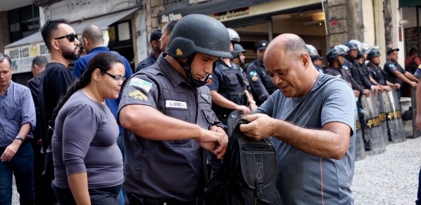 Revista entorno da Alerj - Mauro Pimentel/UOL - Mauro Pimentel/UOL