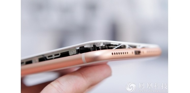 iPhone 8 Plus supostamente abriu devido a uma possível falha na bateria - Reprodução/iFeng