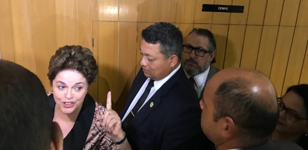  Dilma não quis responder perguntas na saída da Justiça Federal em Belo Horizonte - Victor Martins/Colaboração para o UOL
