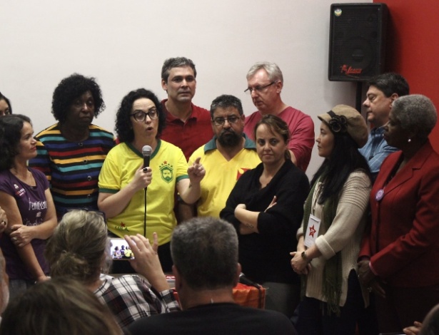 A filósofa Márcia Tiburi, ao centro, foi lançada pré-candidata do PT ao governo do Rio - Facebook/@PTRJ13
