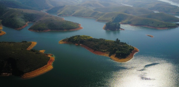 Vista aérea da represa do Jaguari, em julho deste ano - Nilton Cardin/Estadão Conteúdo