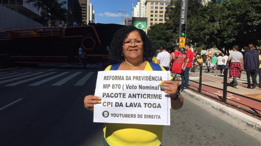 A cobradora de ônibus Iracema de Moraes diz estar muito contente com o governo Bolsonaro - BBC