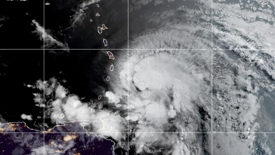 Imagem de satélite do furacão Elsa no Caribe - NOAA/via REUTERS