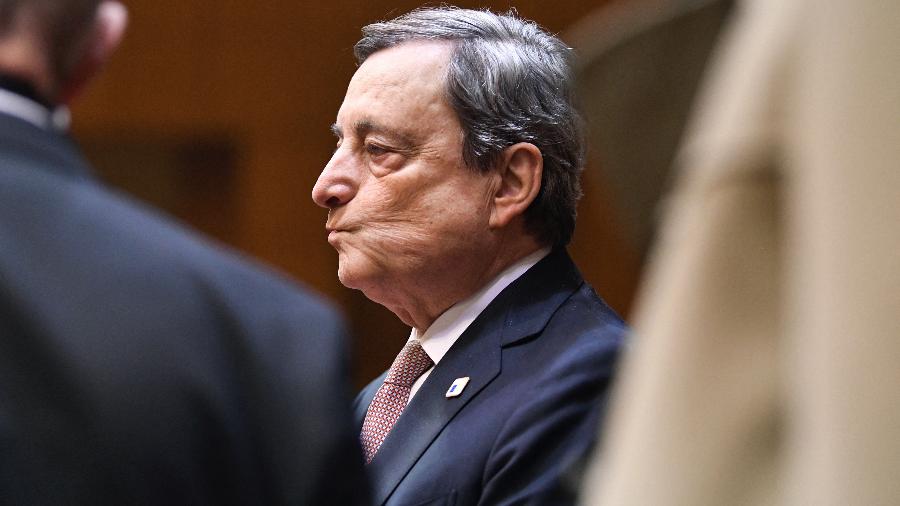 O primeiro-ministro da Itália, Mario Draghi, participa do segundo dia de uma cúpula da União Europeia - John Thys/AFP