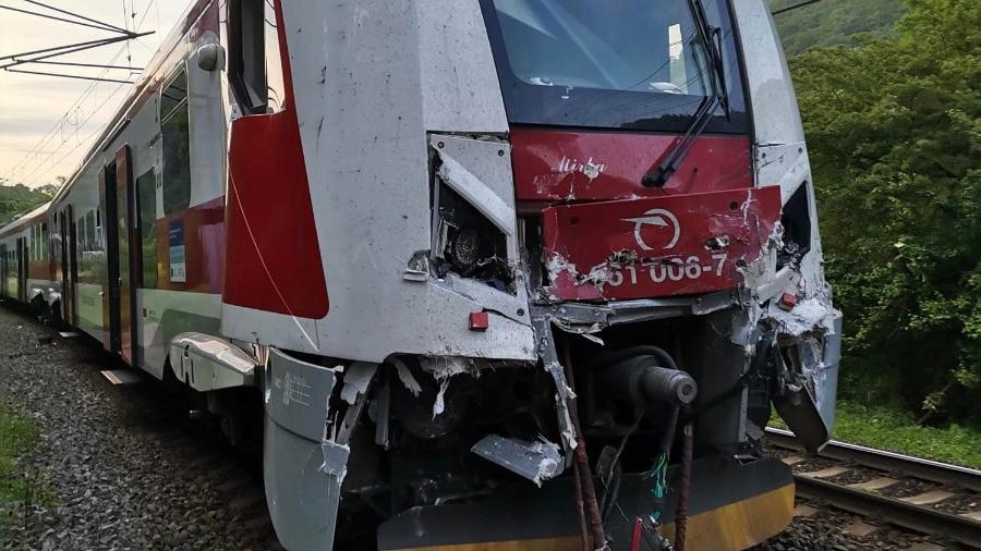 03.jun.22 - Locomotiva atingiu trem de passageiros, que estava parado; quatro pessoas ficaram gravemente feridas - Polícia da Eslováquia