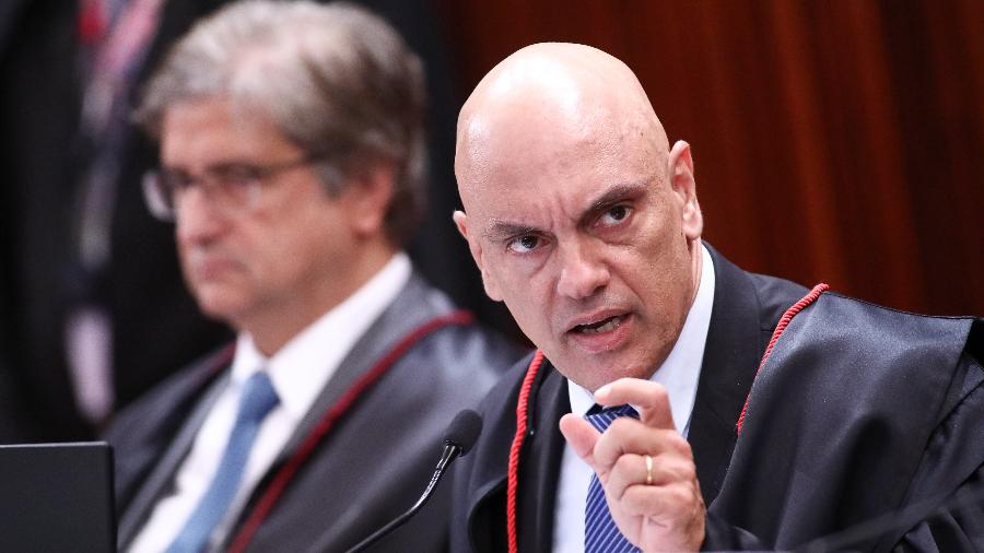 18.out.2022 - O ministro Alexandre de Moraes, presidente do TSE, durante sessão plenária do tribunal - LR Moreira/Secom/TSE