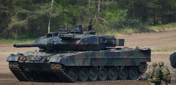 Tanques Leopard 2 em exercício militar em Munster, na Alemanha