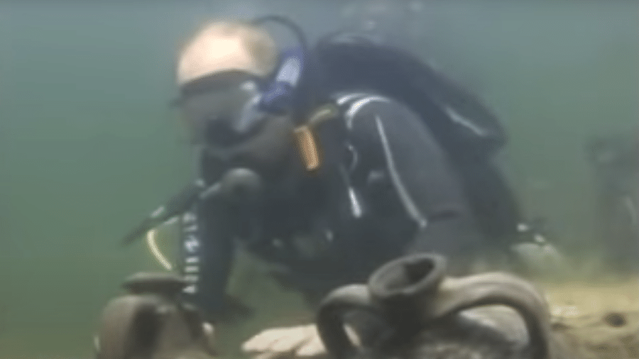 Putin mergulha no Mar Negro, em 2011 - Reprodução/YouTube
