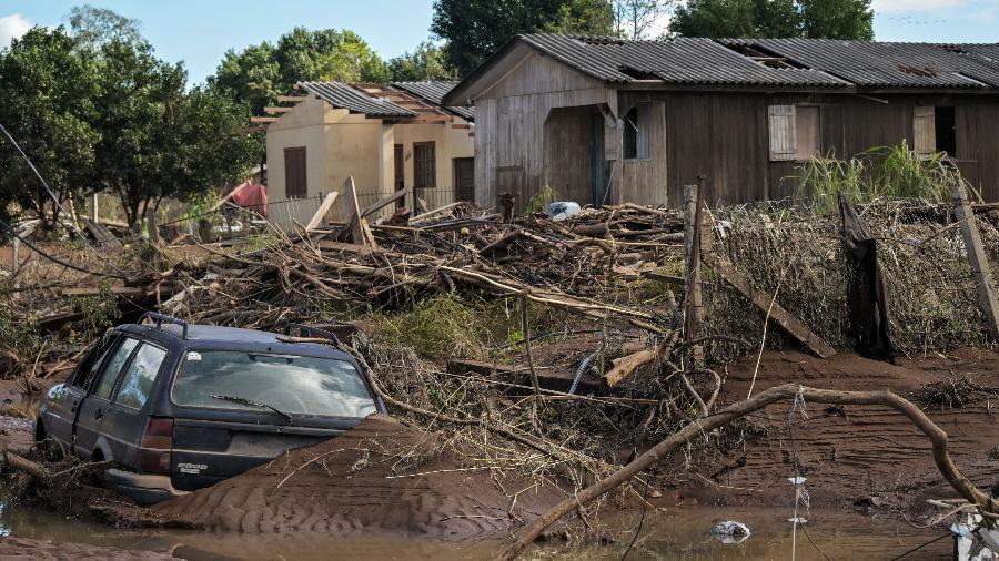 Destruição em Cruzeiro do Sul (RS) após enchente