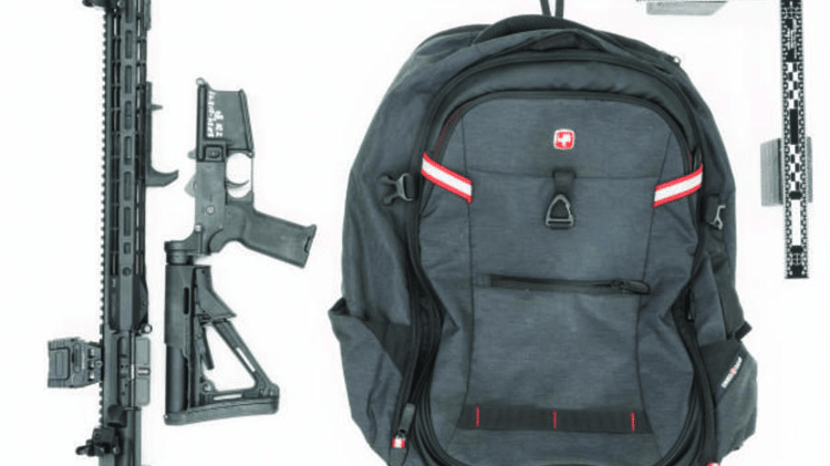 Rifle desmontado e mochila