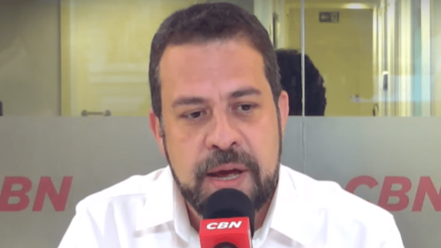 O candidato Guilherme Boulos (PSOL) durante sabatina da CBN, nesta terça (24) - Reprodução / CBN