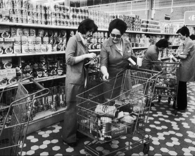 A primeira loja do Carrefour, na França, em 1960