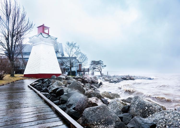 O aumento do nível do mar ameaçando a orla de Annapolis Royal, na província de Nova Scotia, no Canadá, em 2022 O aumento do nível do mar ameaçando a orla de Annapolis Royal, na província de Nova Scotia, no Canadá, em 2022
