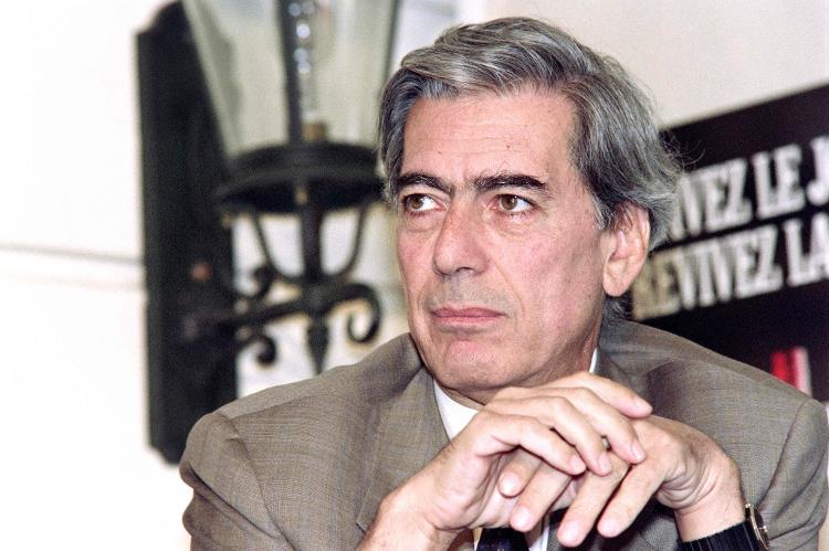 Retrato tirado em 9 de setembro de 1990 mostra Mario Vargas Llosa durante o último dia do festival de cinema americano de Deauville Retrato tirado em 9 de setembro de 1990 mostra Mario Vargas Llosa durante o último dia do festival de cinema americano de Deauville