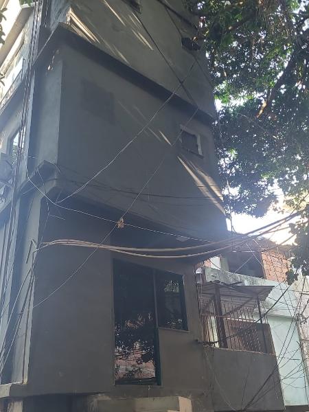 Prédio foi construído por membros da facção