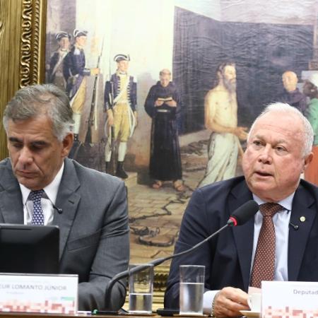 O presidente da CCJ, Leur Lomanto Jr. (União-BA), e o relator do projeto pelo fim da escala 6x1, Paulo Azi (União-BA)