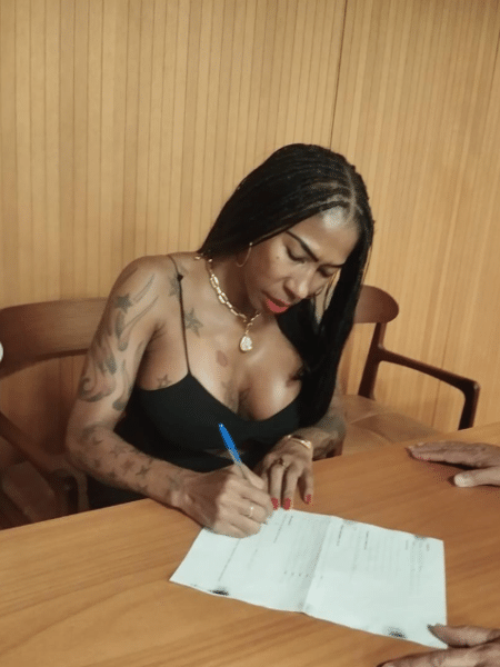 Inês Brasil assina filiação ao PSB Inês Brasil assina filiação ao PSB