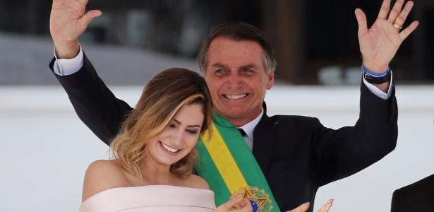 Live do presidente | Michelle dá bronca em Bolsonaro por imagem sem tradutora de Libras