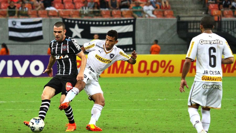 Botafogo e Corinthians se enfrentaram pelo Campeonato Brasileiro 2014 no Estádio Arena Amazônia em 11 de outubro de 2014 - Edmar Barros/Futura Press/Folhapress