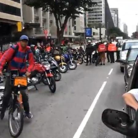 Entregadores protestam na avenida Paulista, em São Paulo, contra pagamentos baixos e falta de equipamento de proteção - Reprodução
