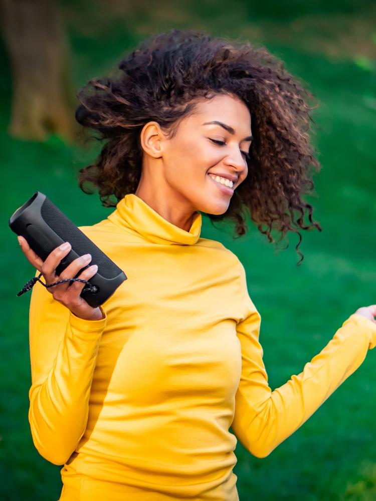 Qual é a melhor caixa de som da JBL? Veja diferenças entre modelos