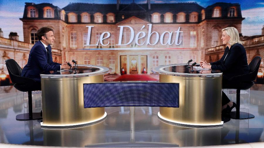 20.abr.2022 - Emmanuel Macron e Marine Le Pen participaram de debate único antes do 2º turno das eleições francesas - Ludovic Marin/pool/AFP