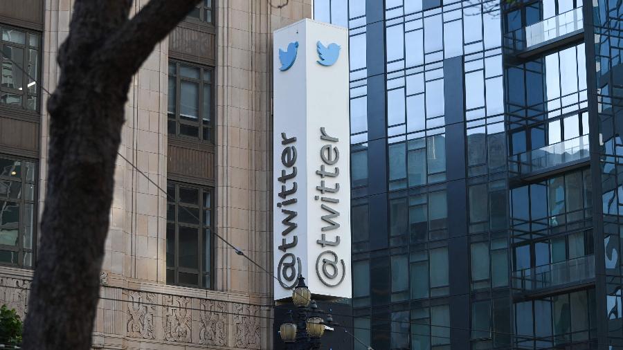 Logotipo do Twitter na sede da empresa em San Francisco, na Califórnia - Samantha Laurey/AFP