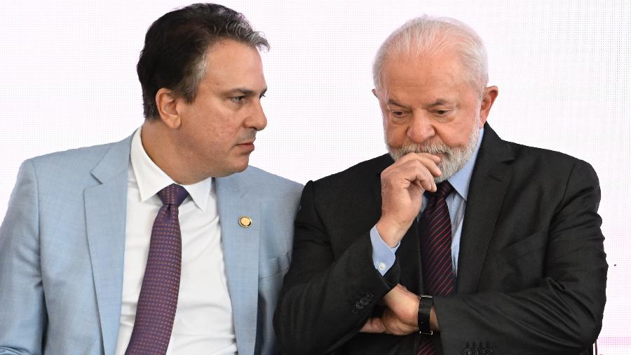 O presidente Lula (PT) e o ministro da Educação, Camilo Santana
