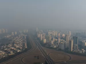 Brasil alaga e queima enquanto Congresso avança com 'pacote da destruição'