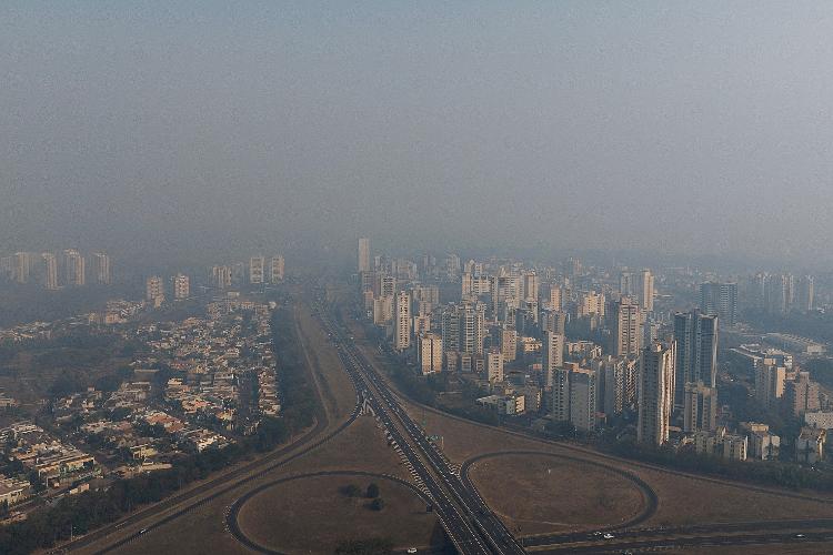 Fogo em vegetação perto de Ribeirão Preto, em São Paulo, em 24 de agosto de 2024