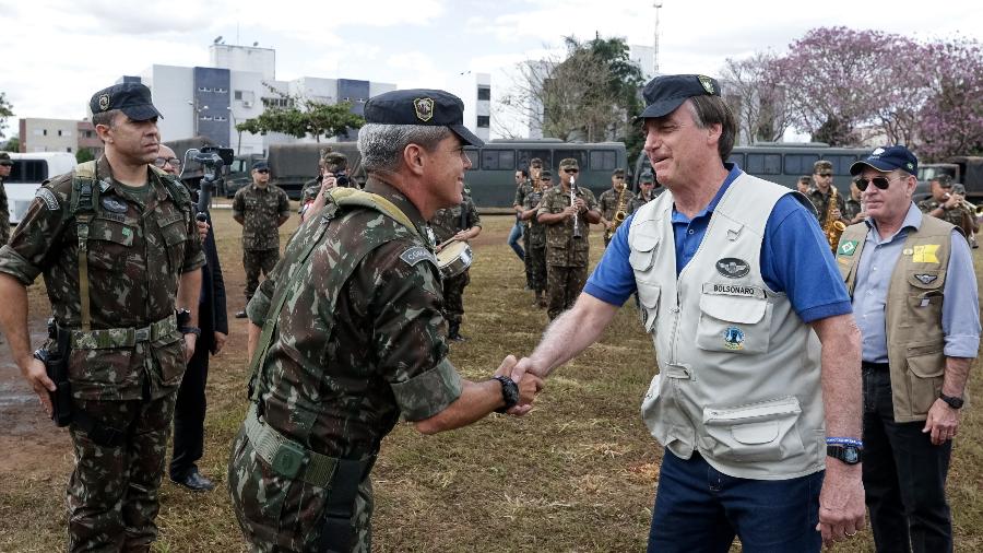 Bolsonaro e o general Mario Fernandes em quartel do Exército em Goiânia