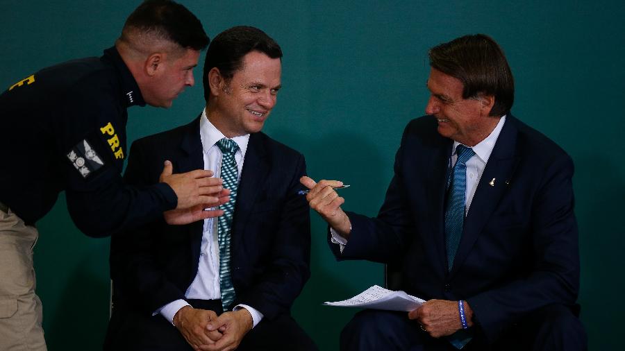 Bolsonaro, Silvinei Vasques (à esq.), então diretor-geral da PRF, e Anderson Torres, ministro da Justiça à época