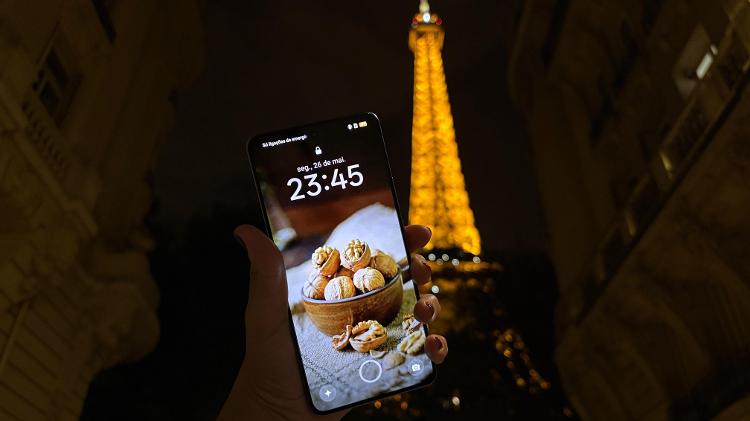 realme GT 7 com a tela de 6,78 polegadas e o sensor de impressão digital (círculo na parte inferior) realme GT 7 com a tela de 6,78 polegadas e o sensor de impressão digital (círculo na parte inferior)