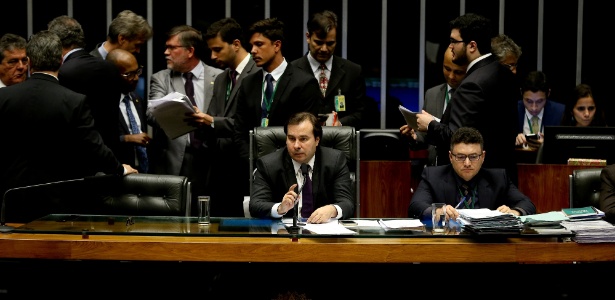 30.nov.2016 - Presidente da Câmara Rodrigo Maia durante votação das medidas anticorrupção - Alan Marques/Folhapress